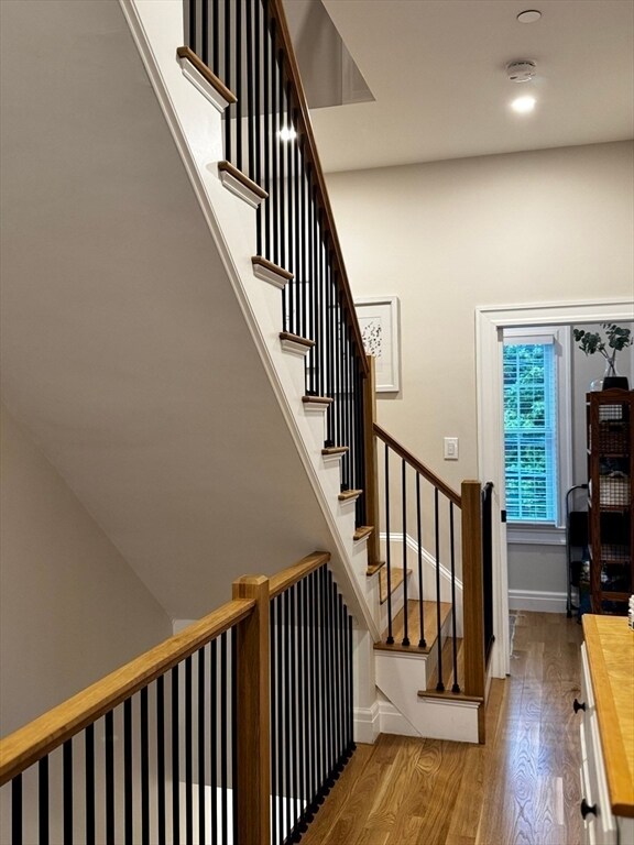 Building Photo - 200 Falcon St