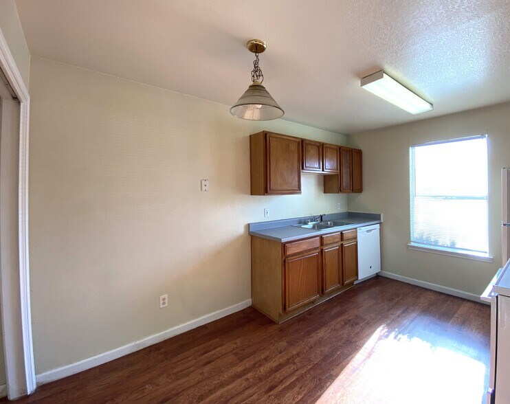 Building Photo - 1706 Windward Dr