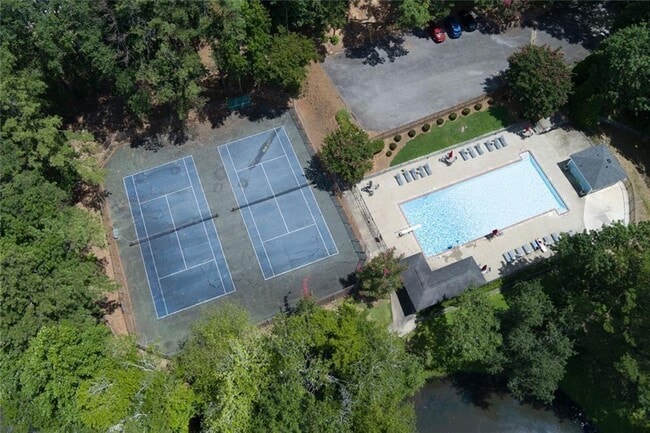 Building Photo - 1200 Mitsy Forest Dr NE