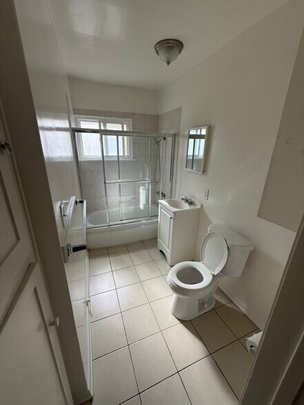 Building Photo - 631 E Cypress Ave