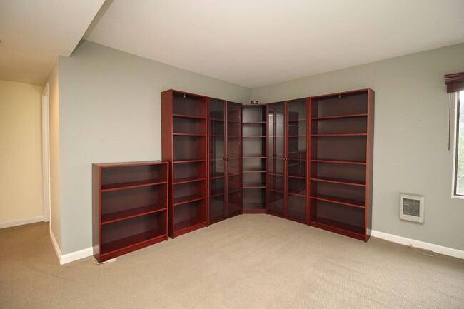 Building Photo - 2309 SW 1st Ave