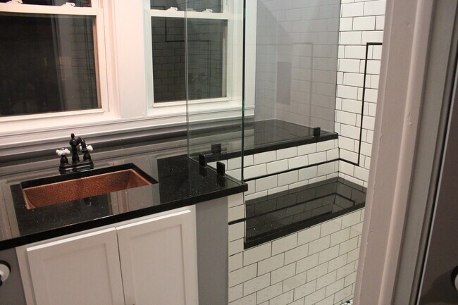 Building Photo - 36 Hudson St