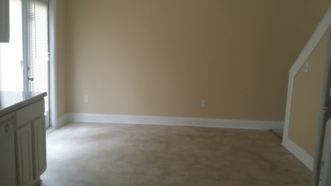 Building Photo - Cute Townhouse in Conyers!