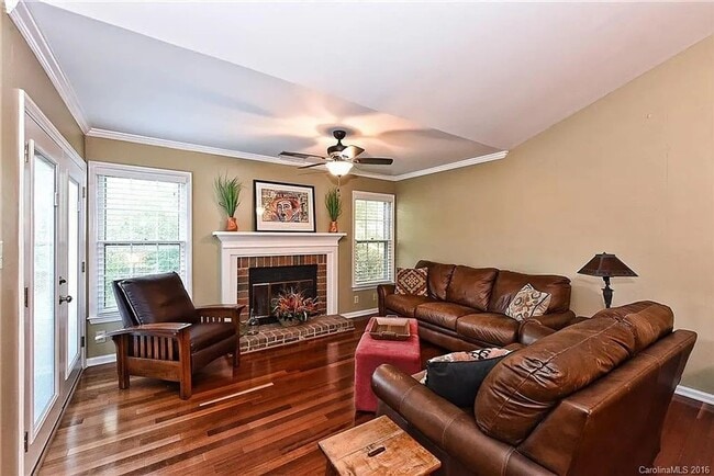 Building Photo - Charming 2BR Condo in Charlotte