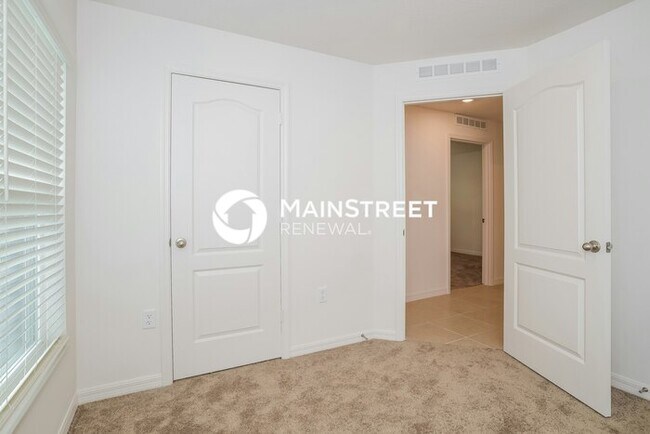 Building Photo - 4 Bedroom Pet-Friendly Home in Mascotte, F...