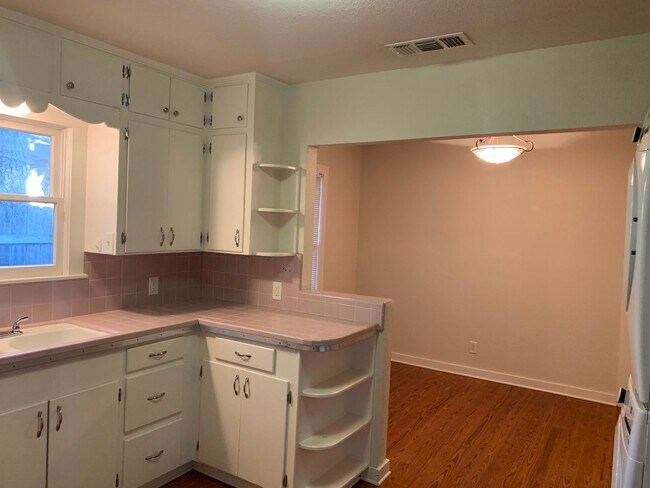 Building Photo - Craftsman Style House Walking Distance to ...