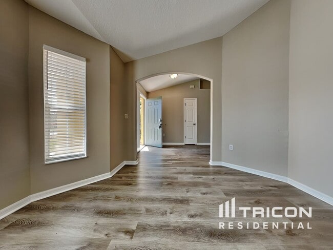 Building Photo - 13001 Fish Cove Dr