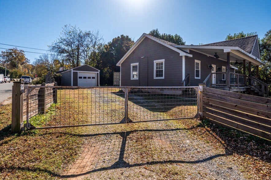 Driveway Entrance Gate - 2660 Roslyn Ave