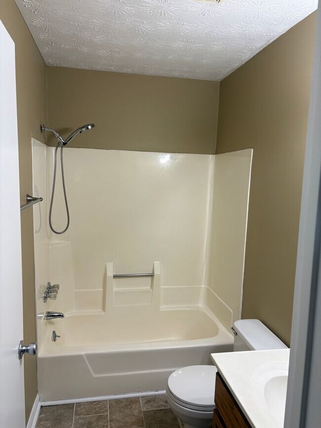 Building Photo - 216 Calumet Dr