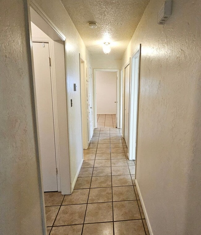 Building Photo - Charming 3-Bedroom Home in the Moore School District