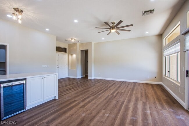 Building Photo - 2660 Crown Ridge Dr