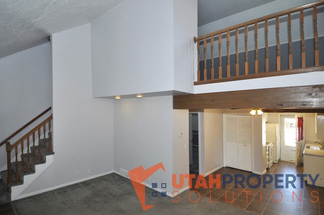 Building Photo - 687 E Countryside Ct