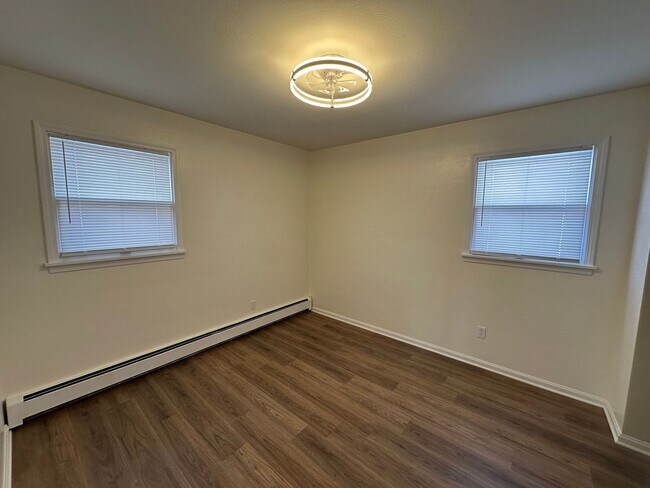 Building Photo - 840 Moyer Ave