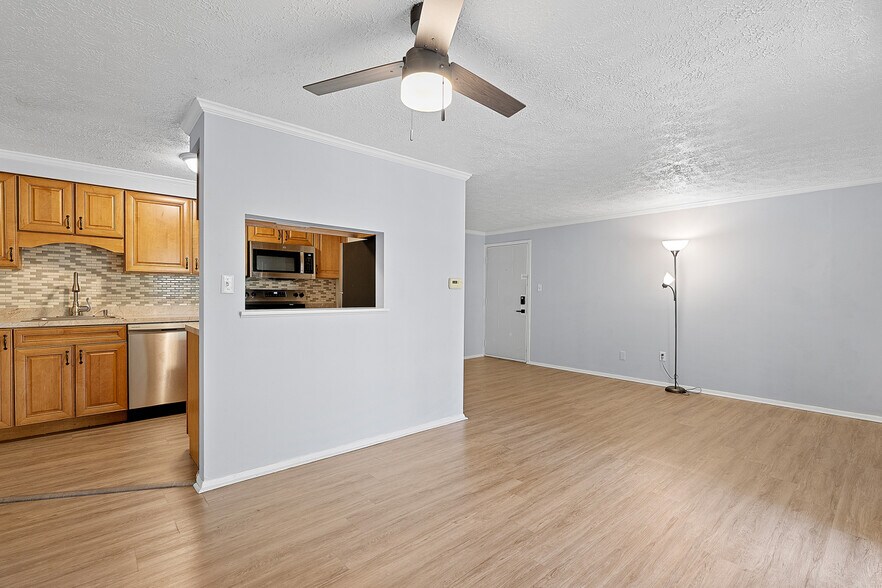 Building Photo - 976 Wood Hollow Dr