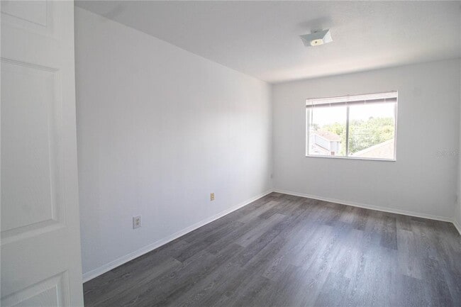 Building Photo - 235 Mango Dr