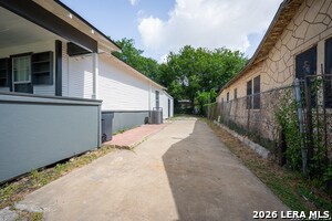 Building Photo - 1731 Hays St