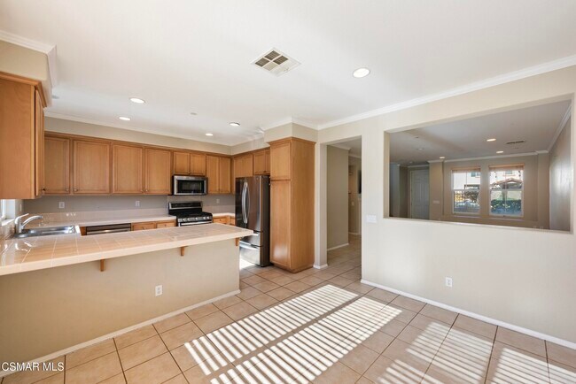 Building Photo - 84 Via Katrina