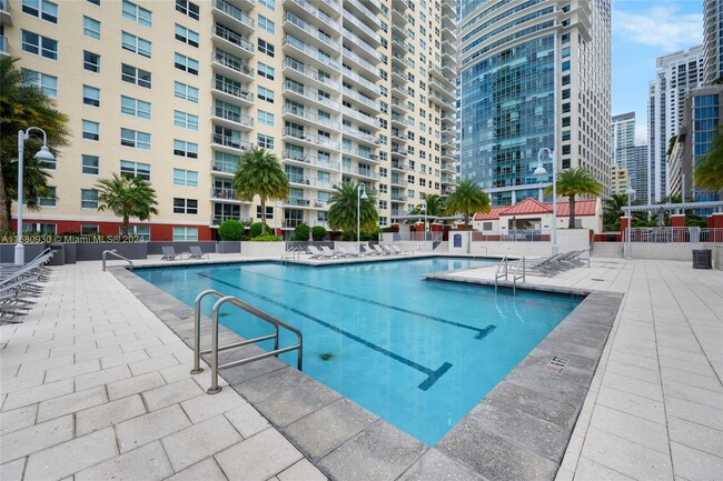 Building Photo - 1155 Brickell Bay Dr