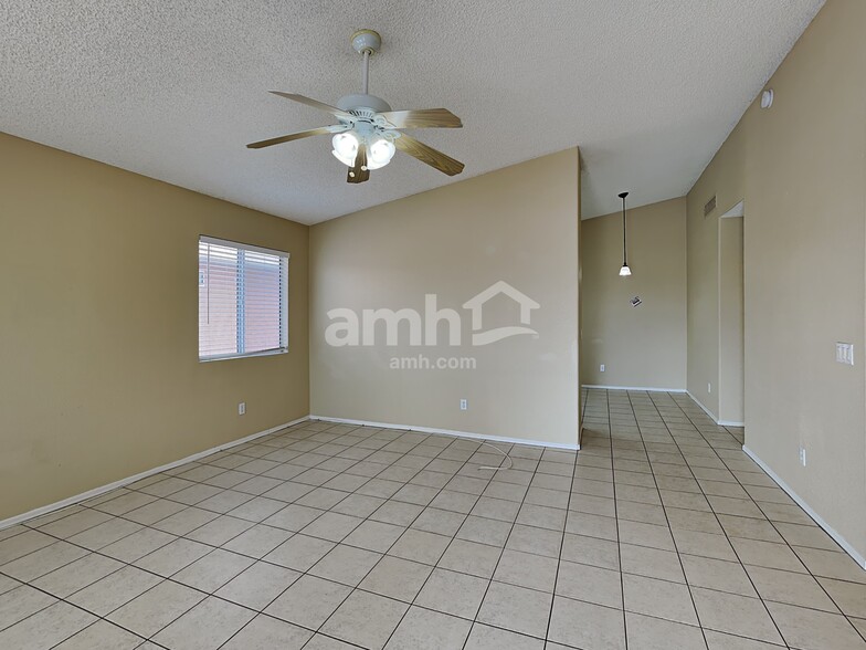 Building Photo - 9050 E Glenmont Dr
