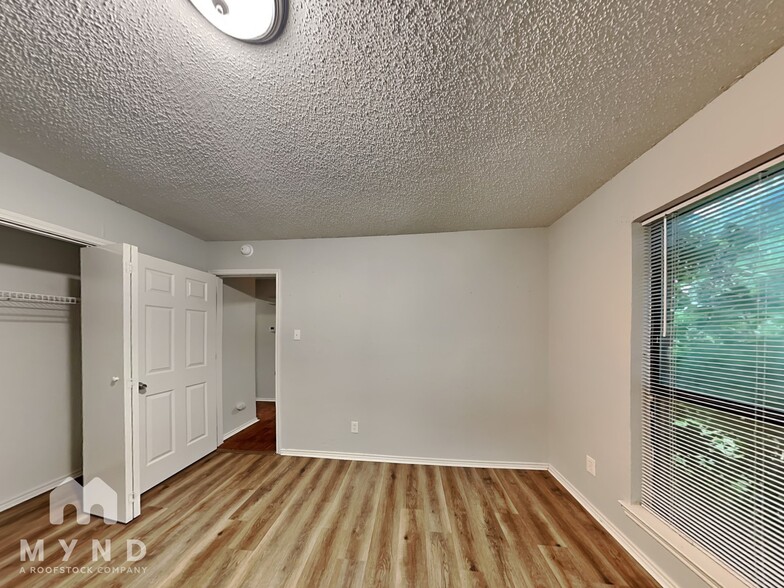 Building Photo - 1134 Hemlock Dr