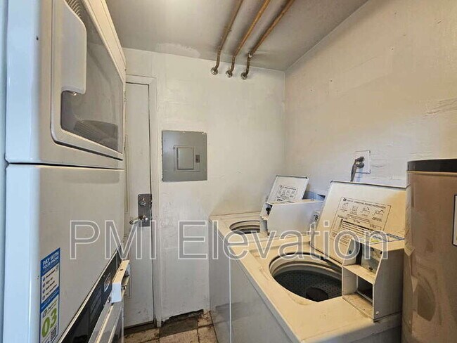 Building Photo - 1140 N Downing St