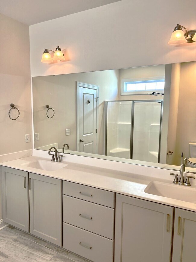 Building Photo - RIVER LIGHTS