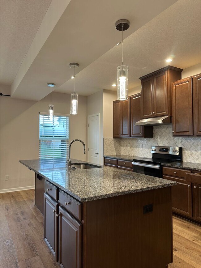 Building Photo - Welcome to this stunning 4-bedroom, 2.5-bathroom home located in the desirable Lewis Center, OH!