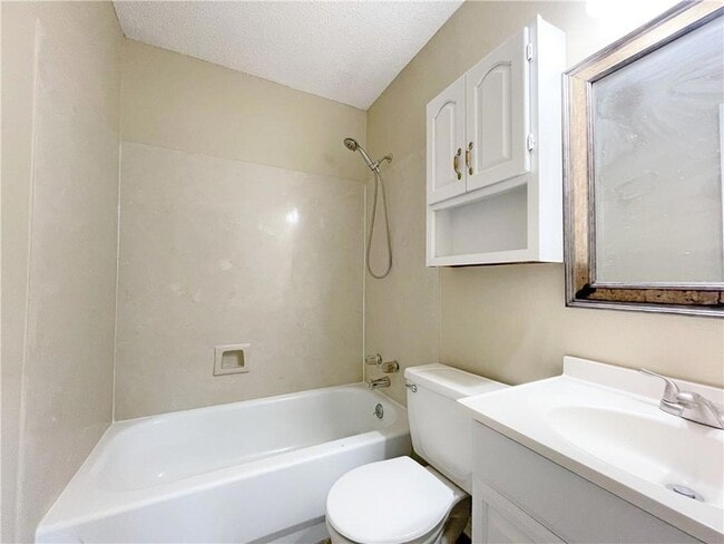 Building Photo - 1458 Fremaux Ave