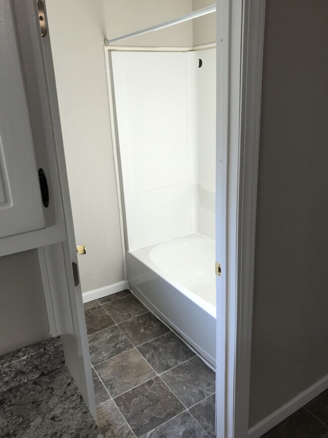 Building Photo - Lane St