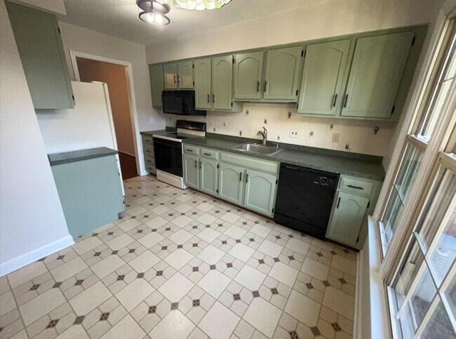 Building Photo - 713 Chimney Hill Ln