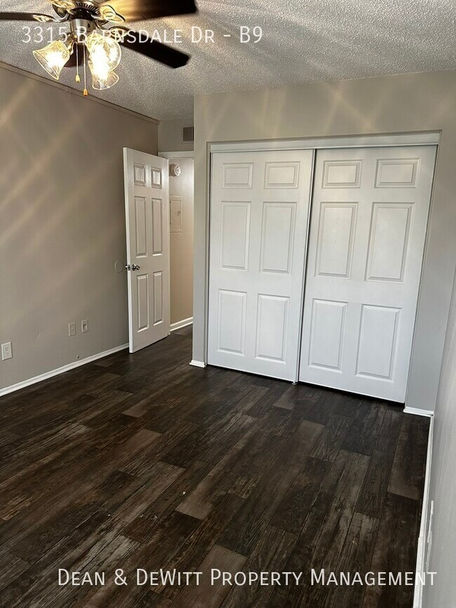Building Photo - 3315 Barnsdale Dr