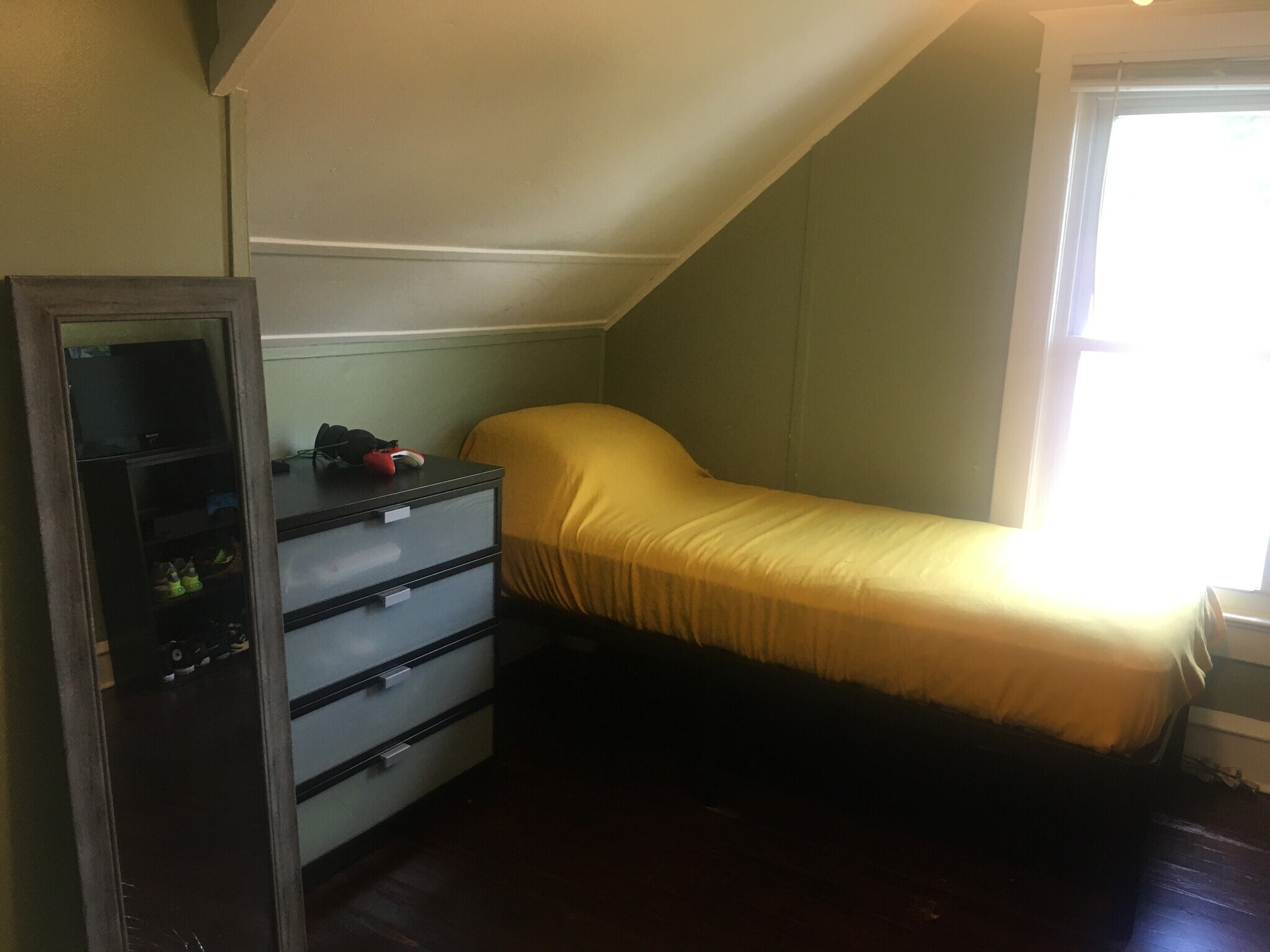 Building Photo - 1302 Hillside Ave