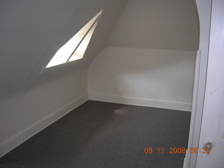 Building Photo - 323 N Hartley St
