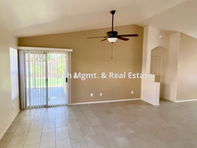 Building Photo - Wonderful 4 bedroom home newly updated in ...