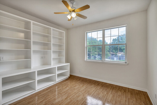 Building Photo - 2117 Willow Way