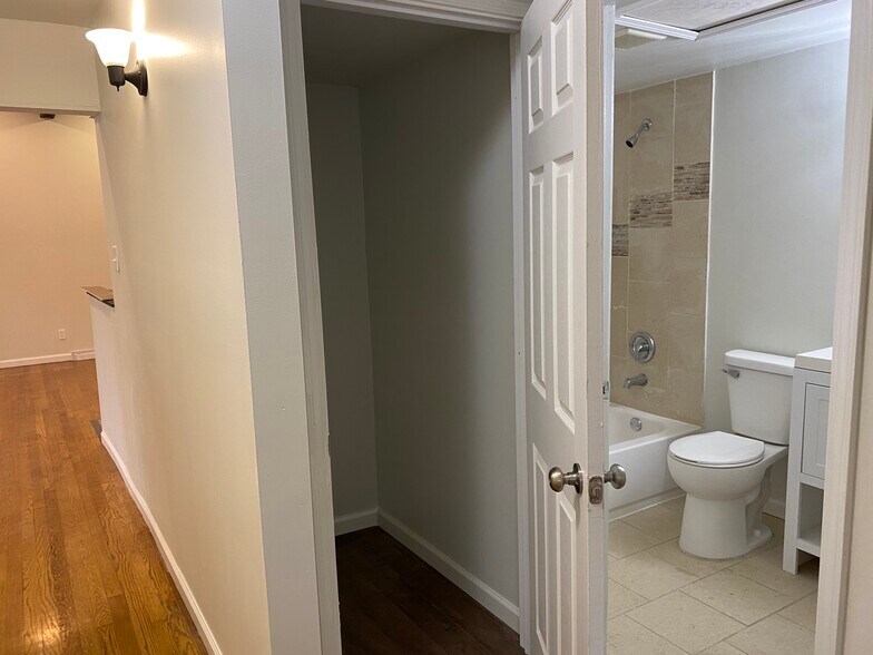 Building Photo - 2215 Ibis Ct