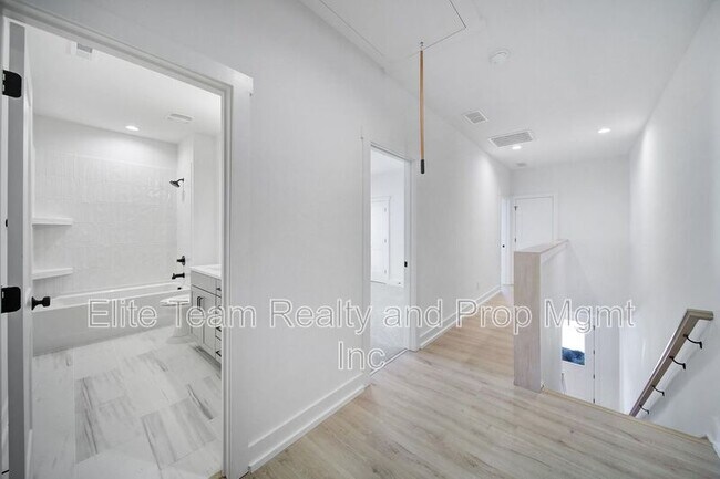 Building Photo - 511 Bowman Rd