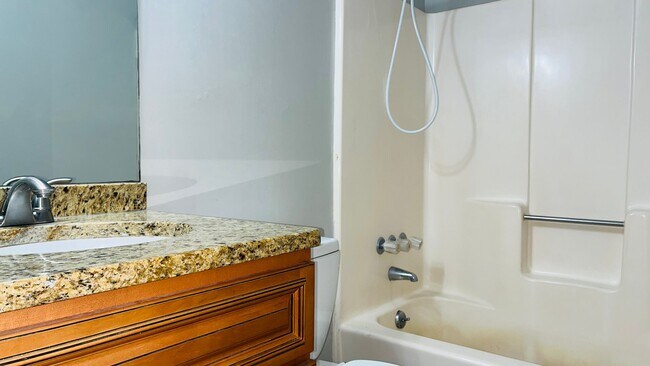 Building Photo - Completely updated 3 bedroom 2 bath home in Lagrange! Must see!