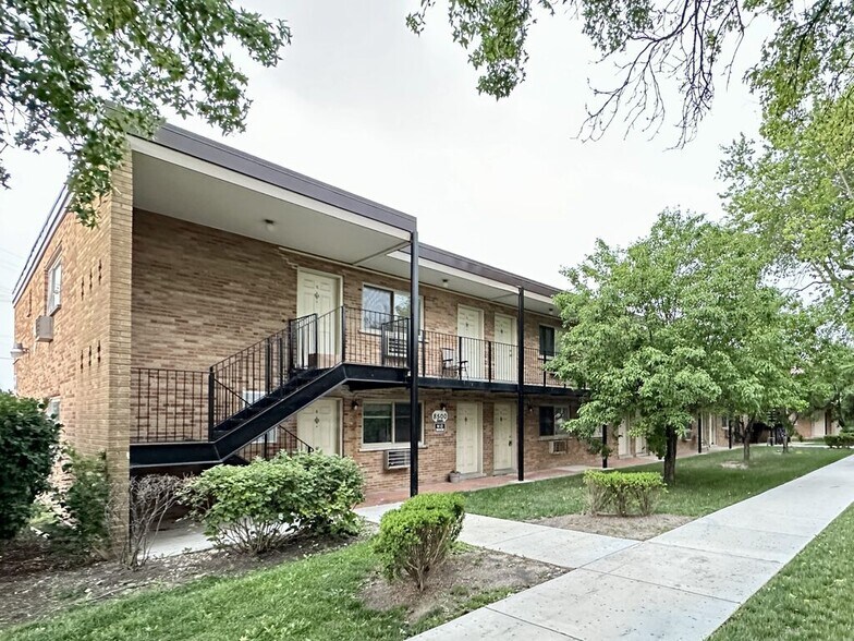 Primary Photo - 8500 Waukegan Rd
