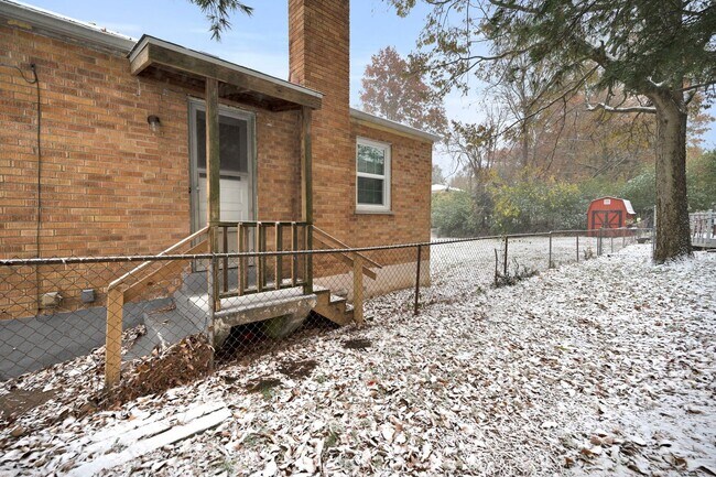 Building Photo - Green Twp- Cozy 2 Bed 1 Bath