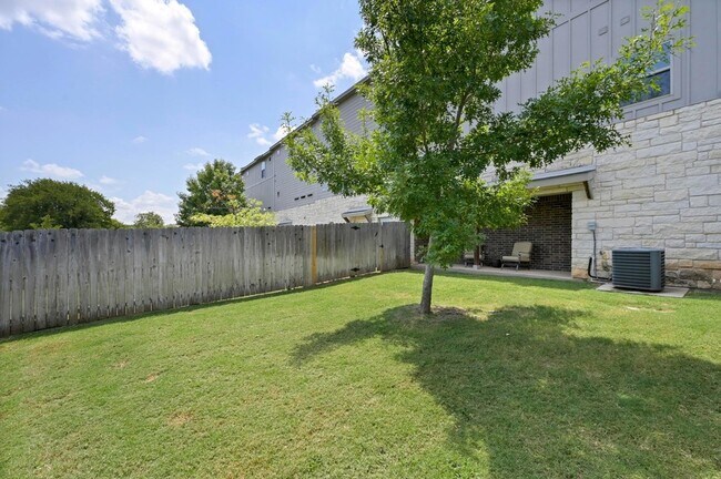 Building Photo - 205 Birch Oak Ln