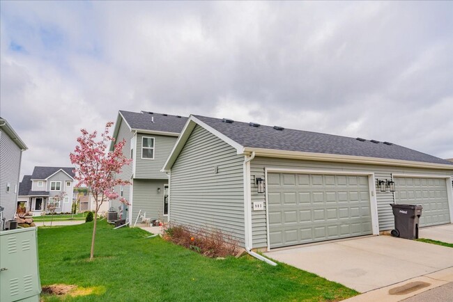 Building Photo - 903 Blue Crane Run