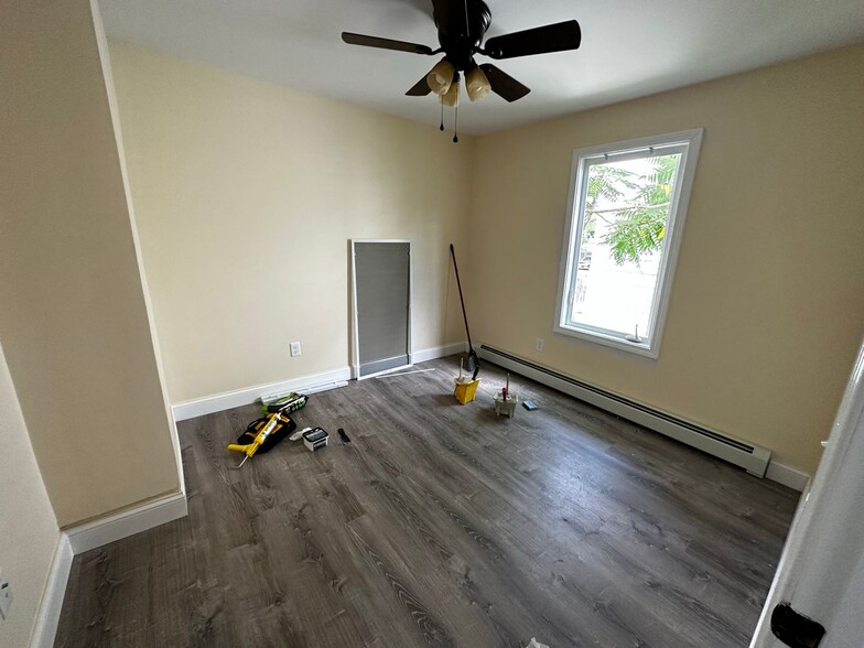 Building Photo - 10 Rose St