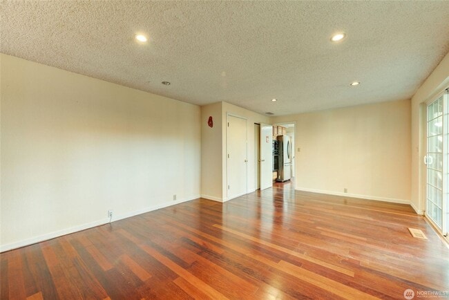 Building Photo - 12201 SE 65th Pl