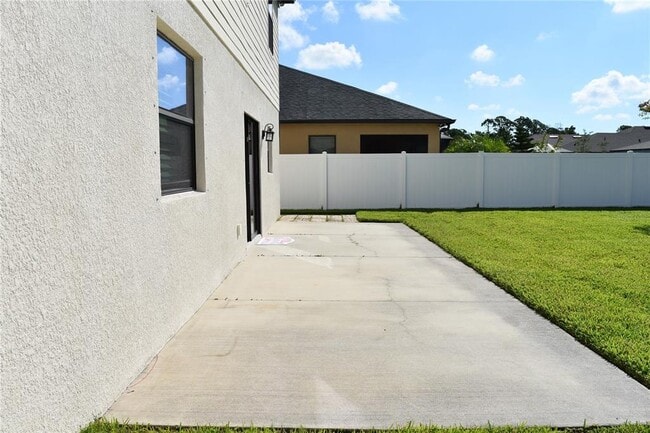 Building Photo - 2084 La Palma Ave