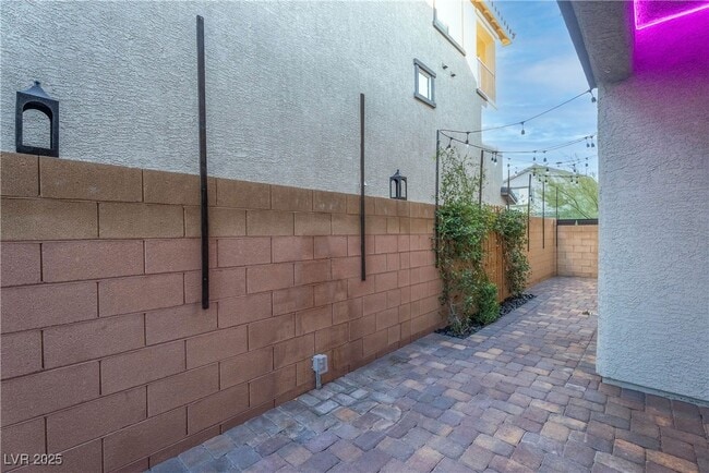 Building Photo - 10673 Sariah Skye Ave