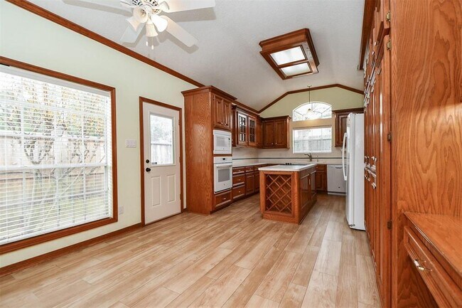 Building Photo - 1511 Beaconshire