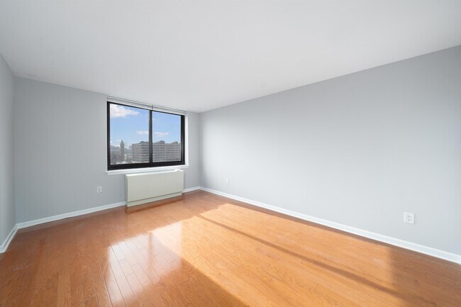Building Photo - 700 Grove St
