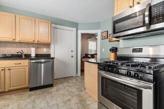 Building Photo - 84 Willow St