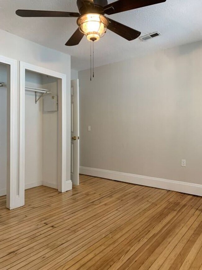 Interior Photo - 2471 W11
